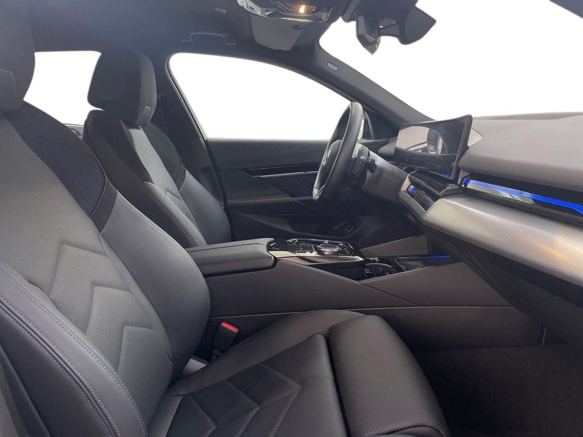 BMW Serie 5 G61 2024 Touring - 520d Touring 48V xdrive MSport Pro auto