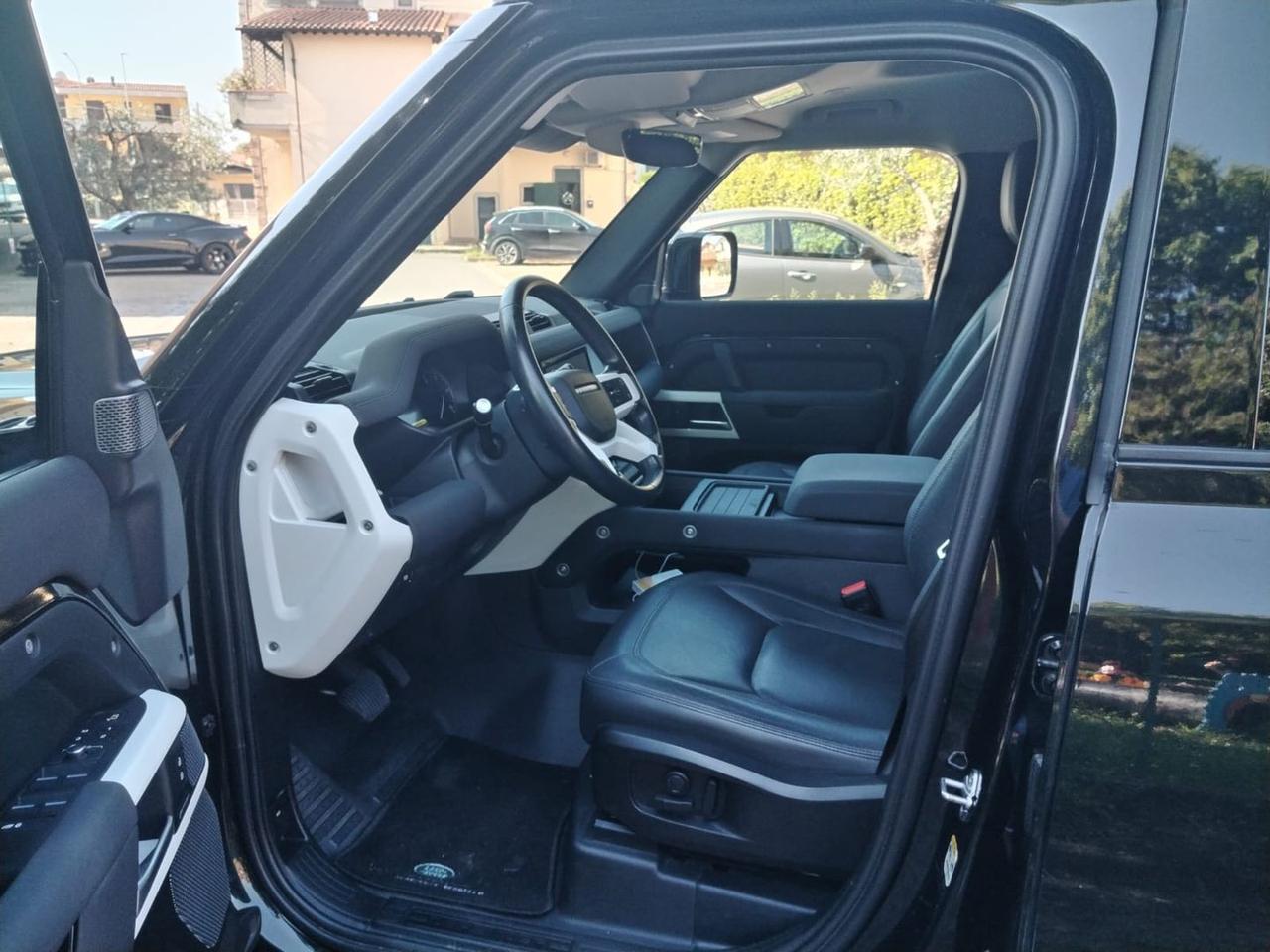 Land Rover Defender X-Dynamic SE D 200 MHEV