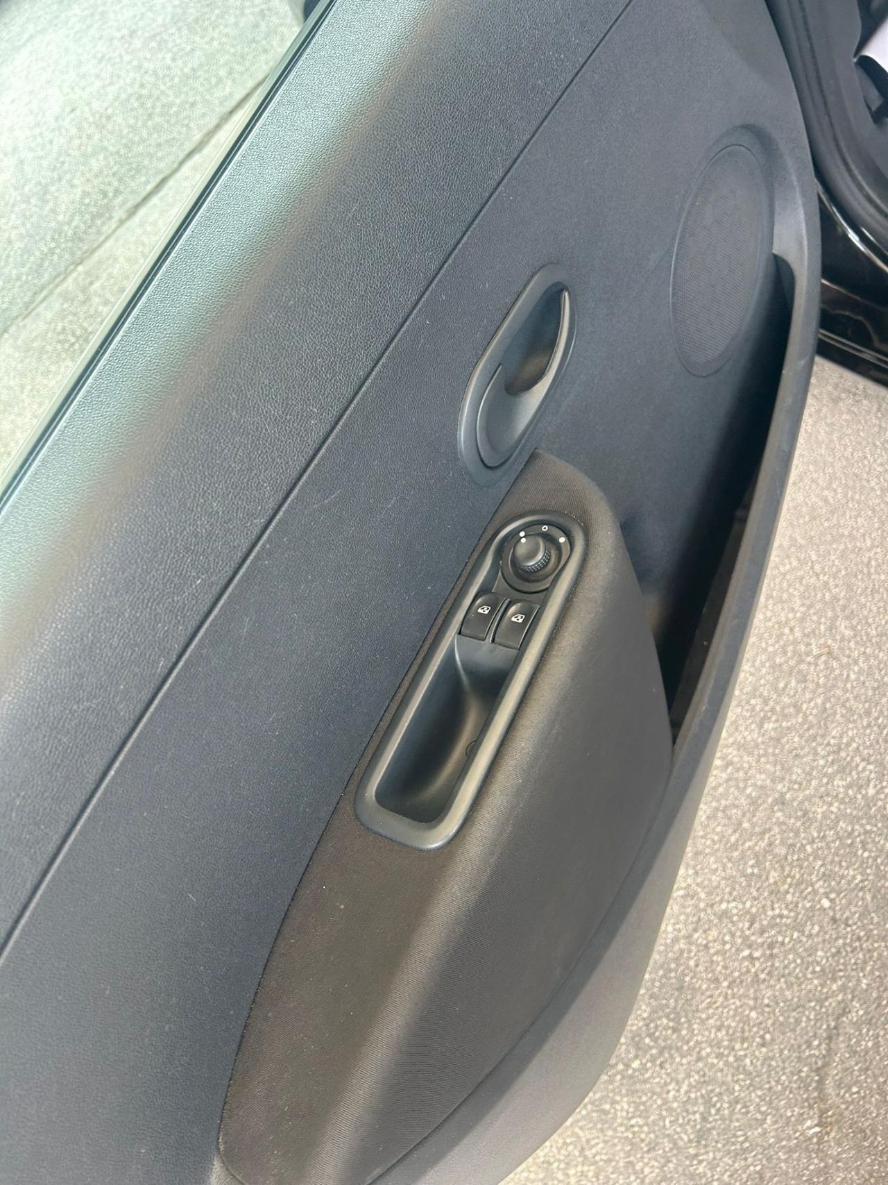 Renault Clio 1.2 16V 5 porte Le Iene