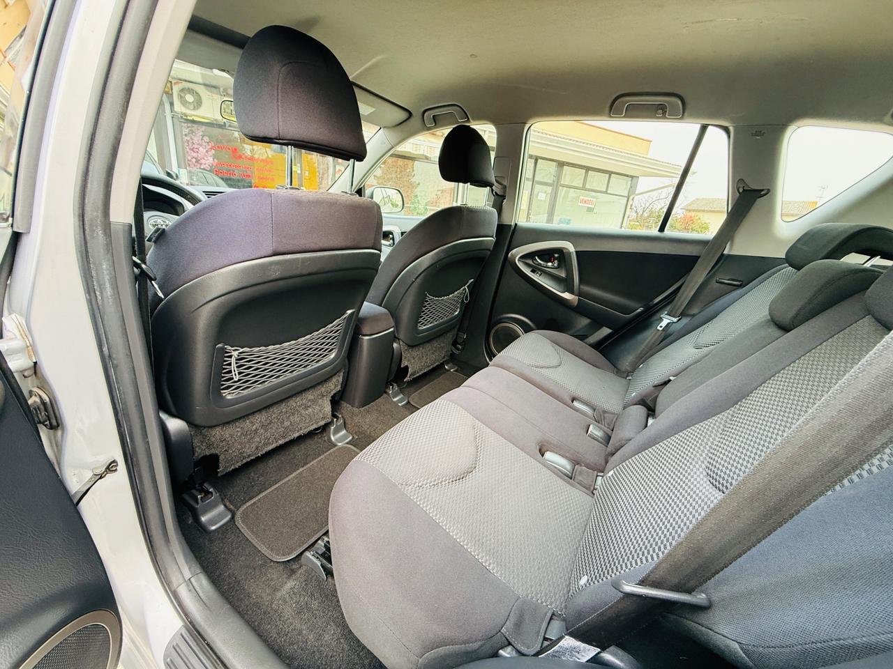 Toyota RAV 4 2.2 D-4D Gancio traino estraibile