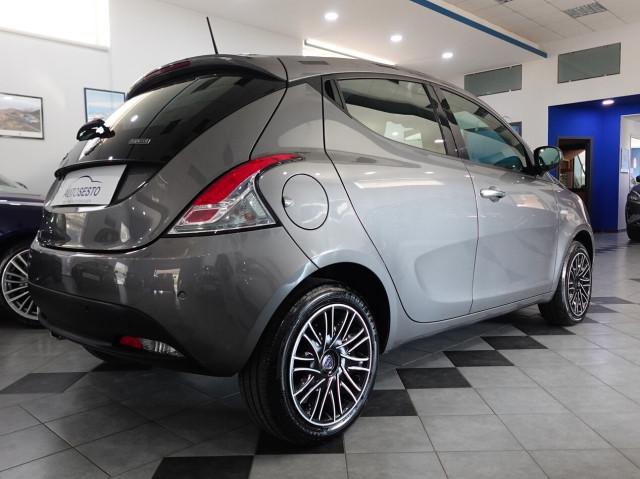 Lancia Ypsilon III 1.0 FIREFLY HYBRID 70 CV GOLD