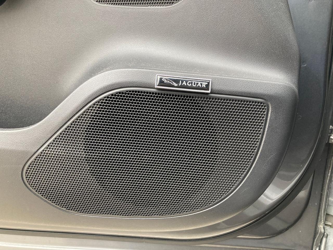 Jaguar F-Pace 2.0 20d Turbo R- #8436