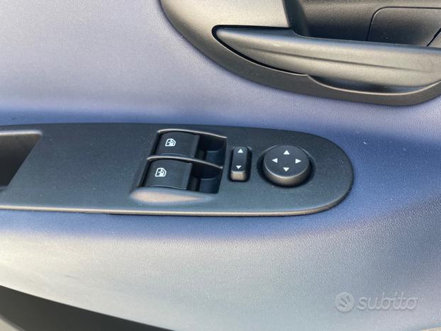 Lancia Ypsilon 1.0 firefly hybrid Platino 70cv KM0
