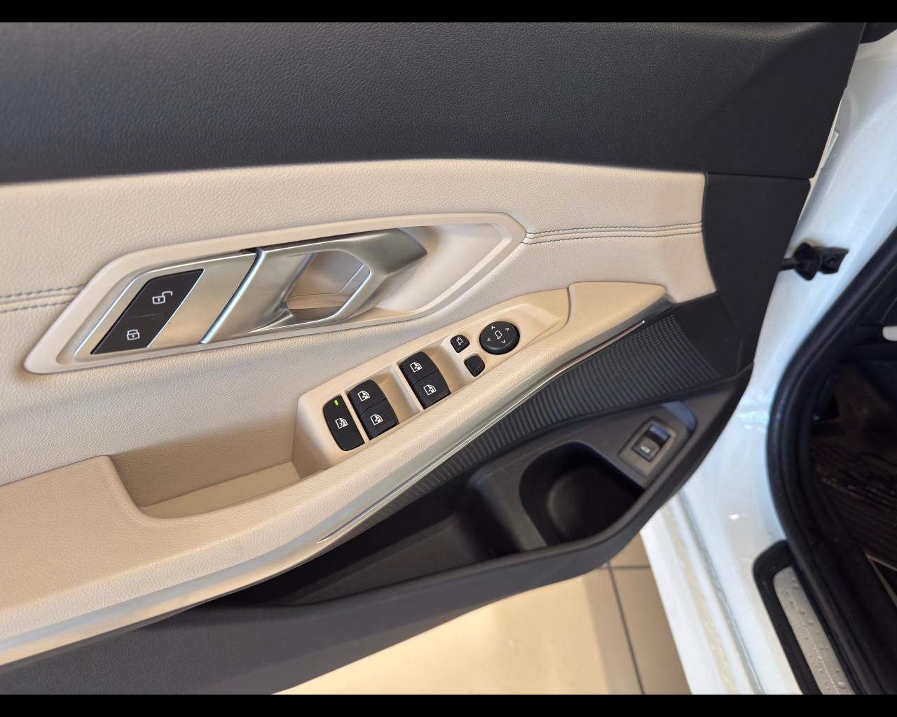 BMW Serie 3(G20/1-80/1) - 320i Touring Luxury