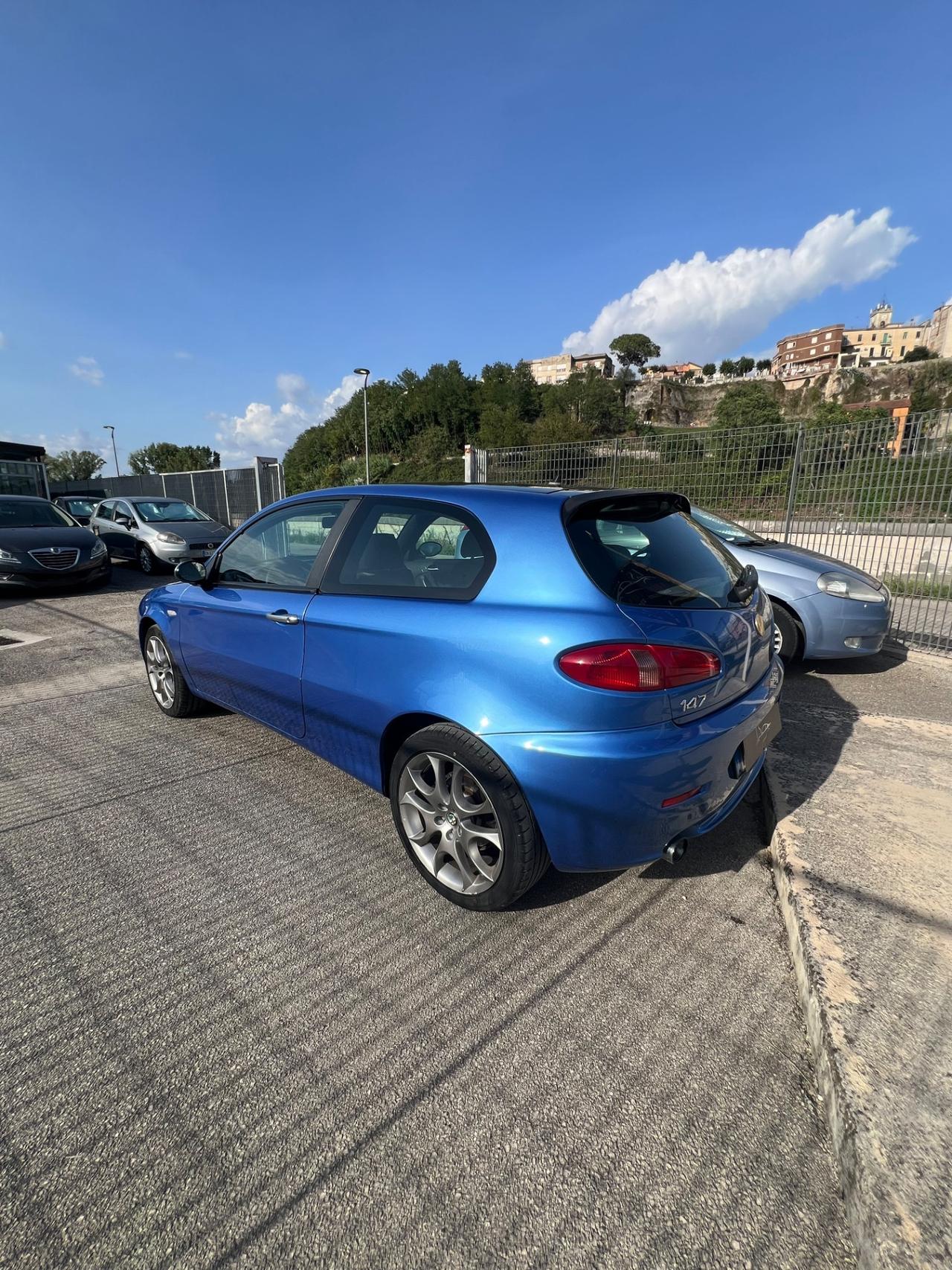 Alfa Romeo 147 1.9 JTD (120) 3 porte Black Line