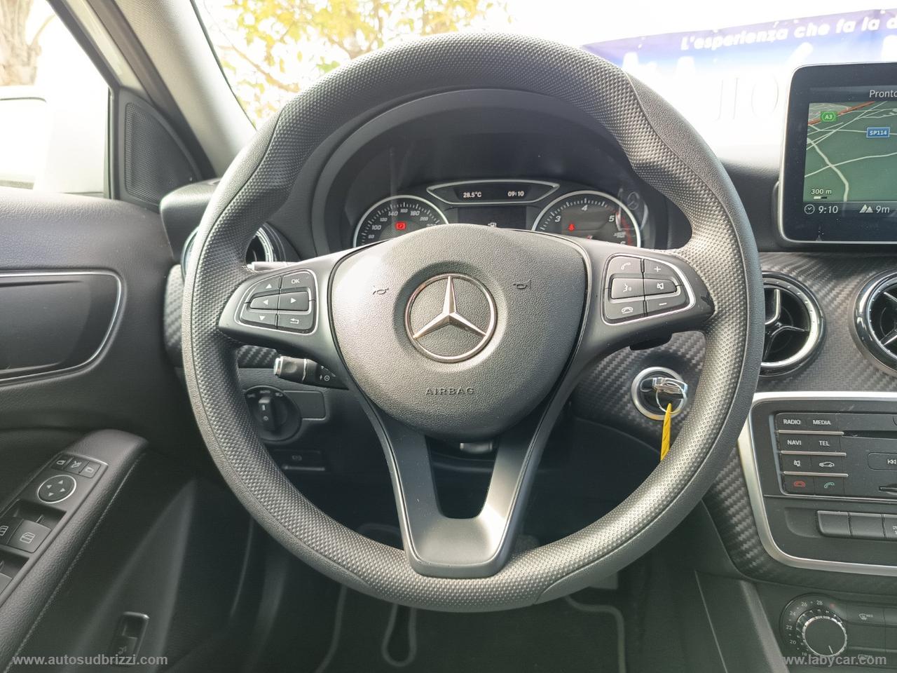 MERCEDES-BENZ GLA 200 d Automatic Business