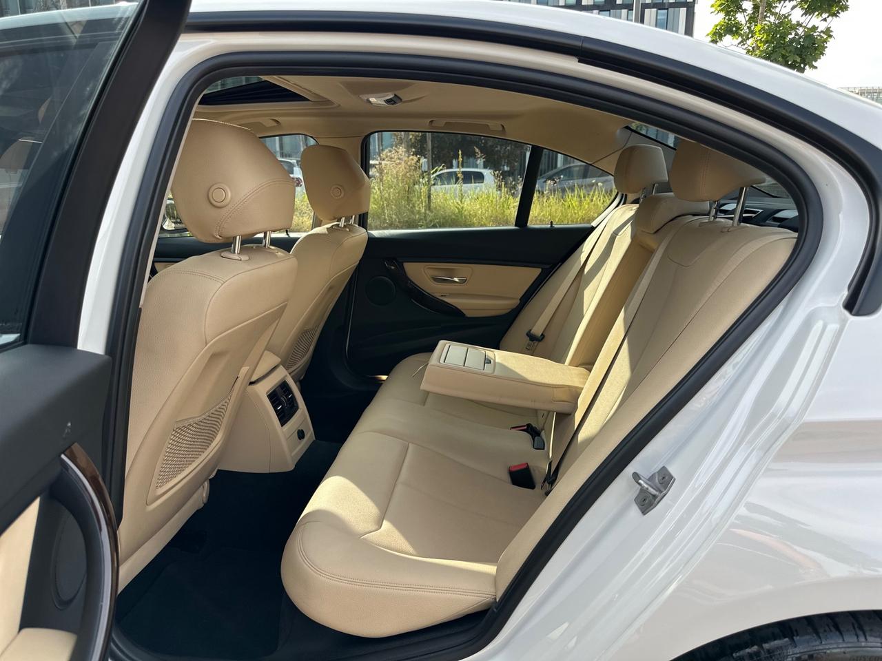 Bmw 320i berlina Business Advantage aut.