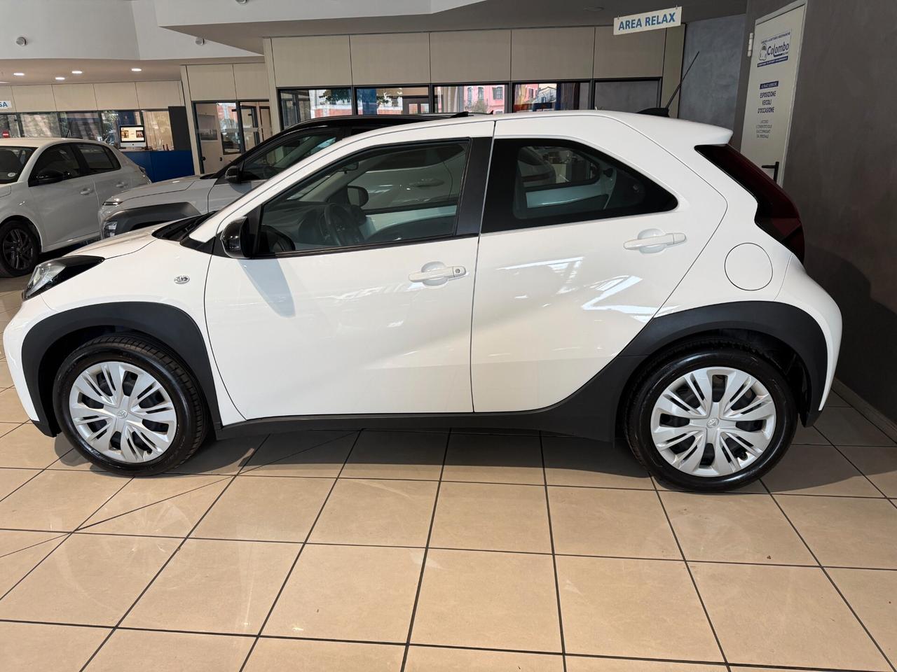 Toyota Aygo X 1.0 Active 72cv App conn Cam 17" (Neopat)