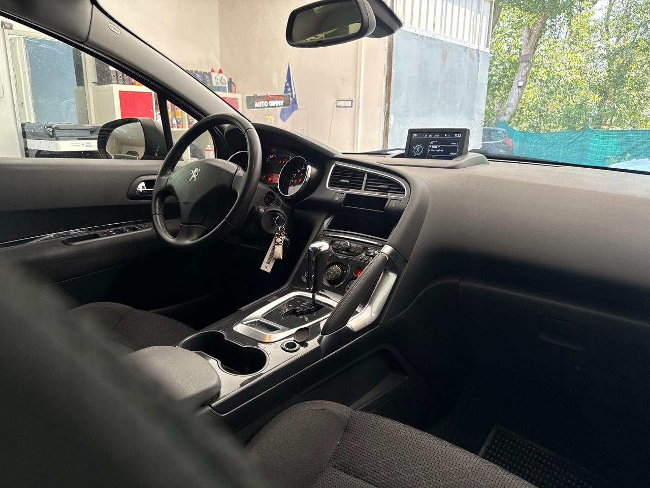 Peugeot 3008 1.5 DIESEL CAMBIO AUTOMATICO