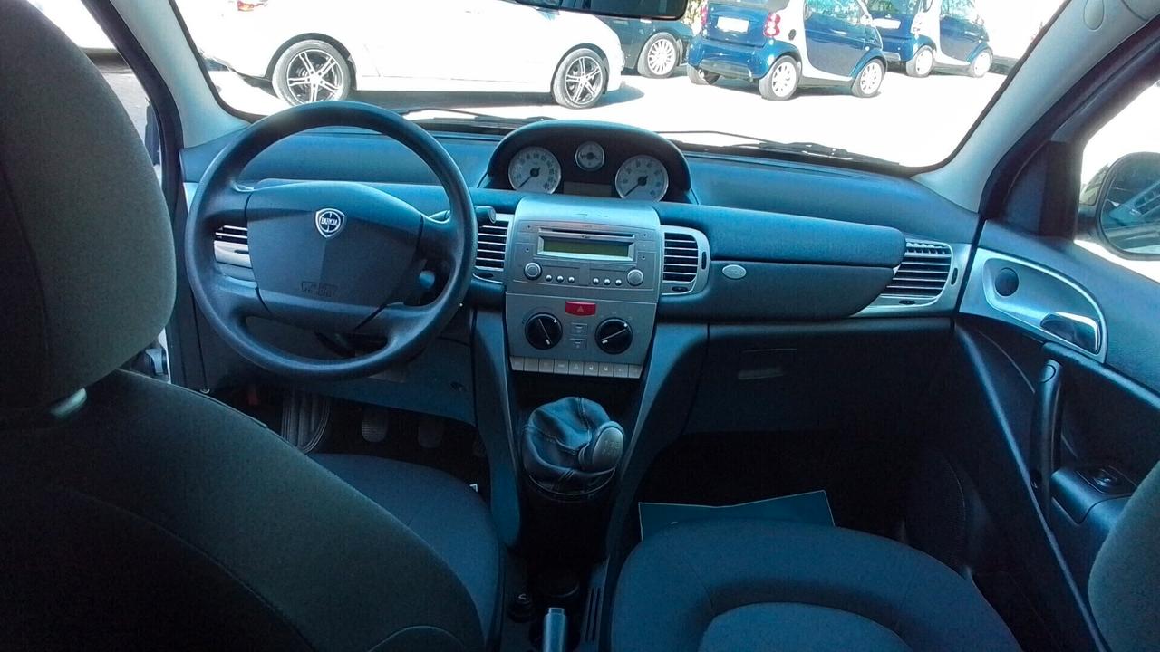 Lancia Ypsilon 1.2 69 CV Unyca