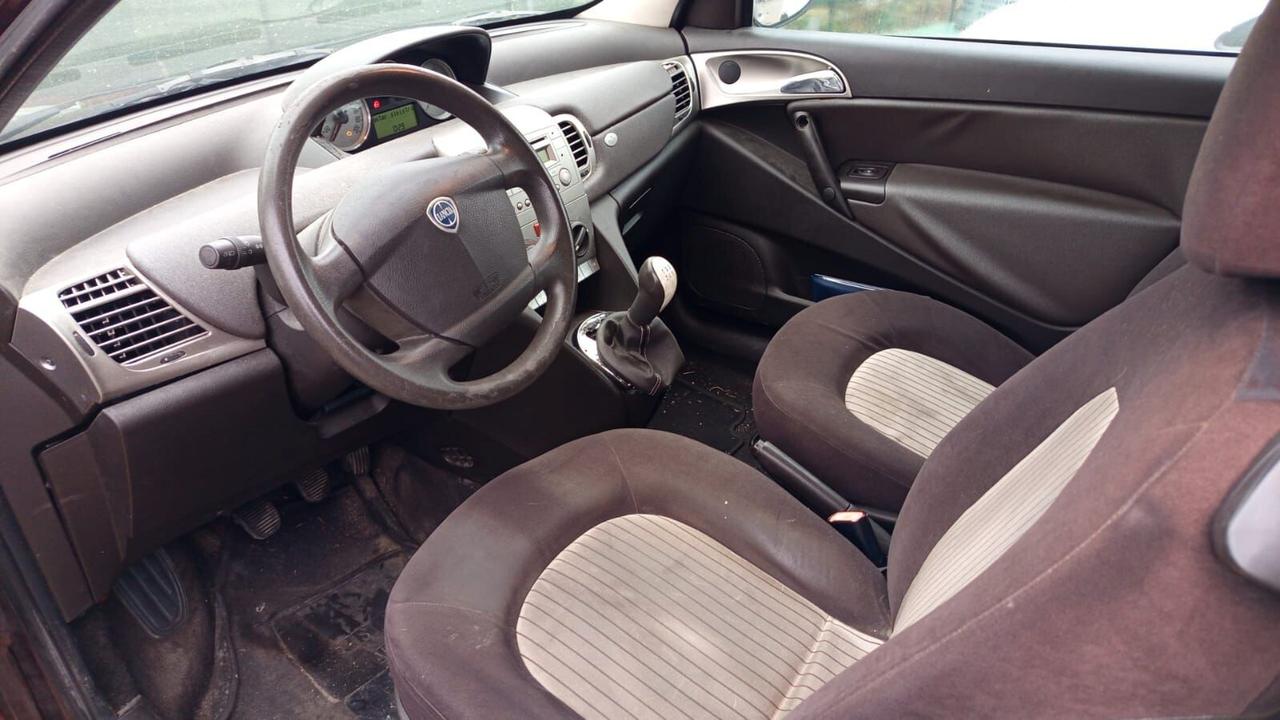 Lancia Ypsilon 1.3 MJT 75 CV Argento
