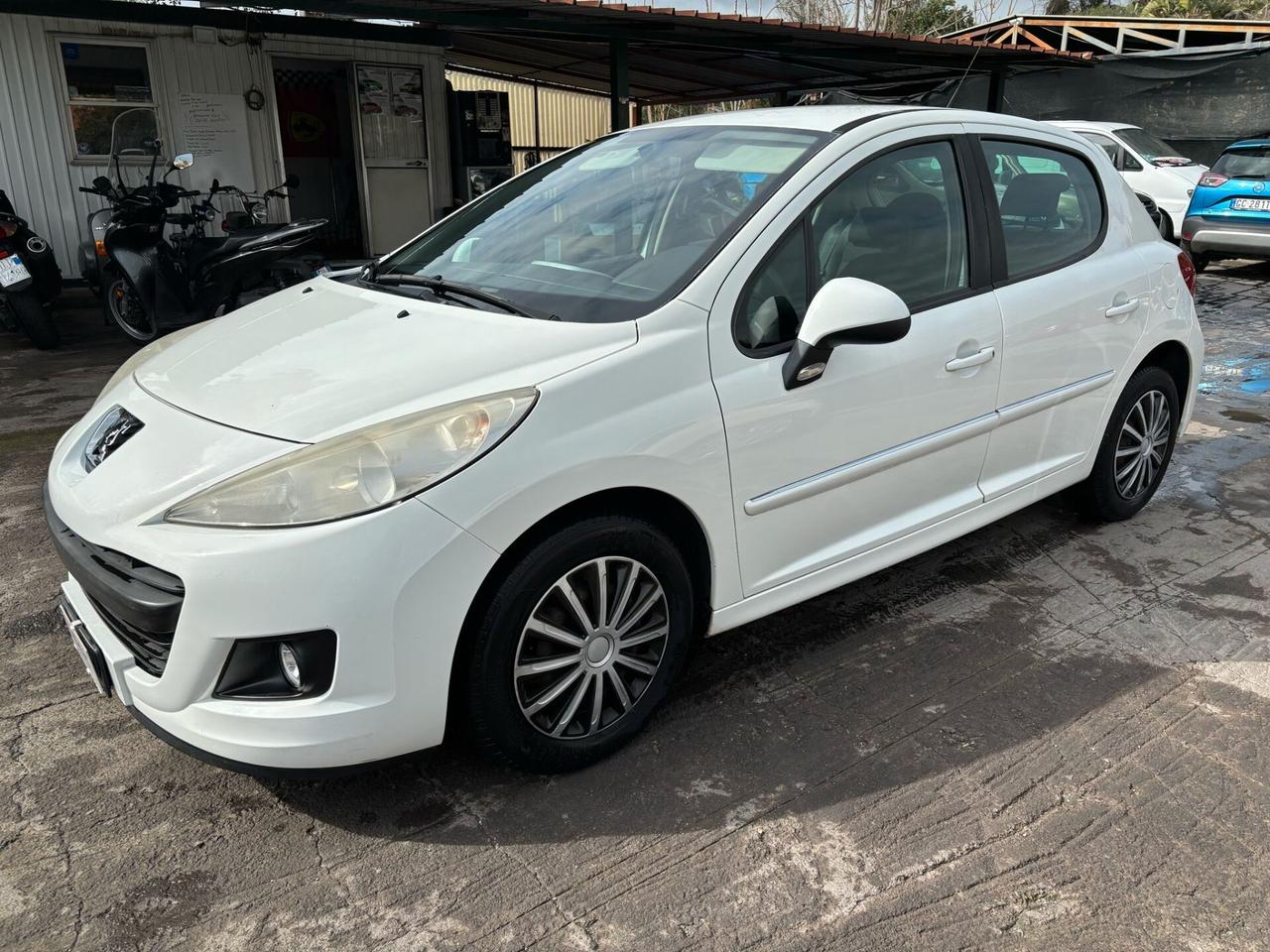 PEUGEOT 207 1.4 B - 2012