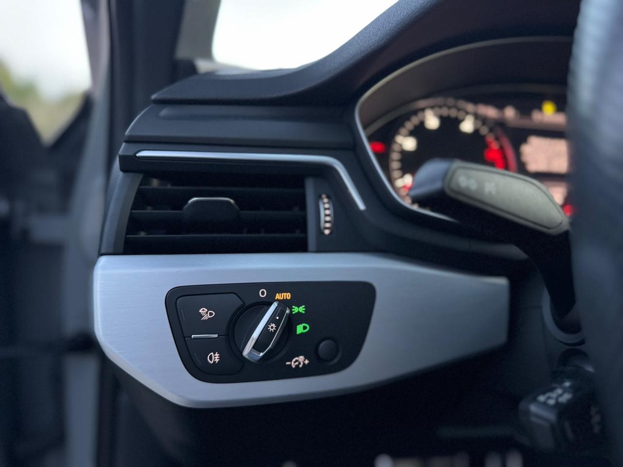 Audi A4 Avant 40 TDI quattro S tronic Line edition