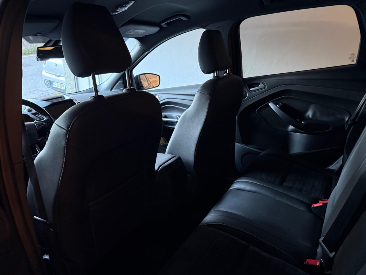 Ford Kuga 2.0 TDCI 150 CV S&S 4WD Powershift ST-Line Business