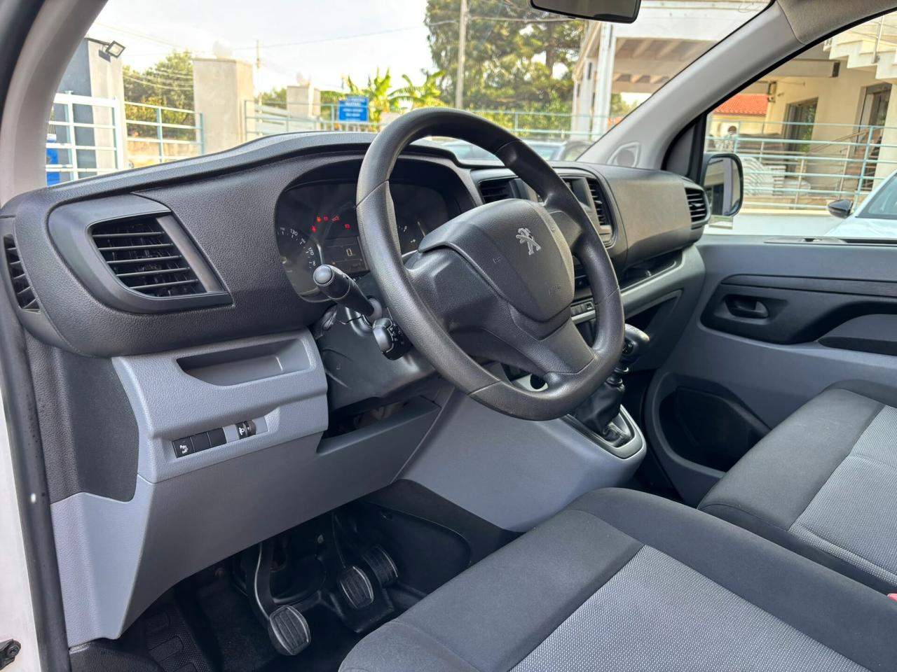 Peugeot Traveller Diesel 120 CV 9 Posti Doppia Porta