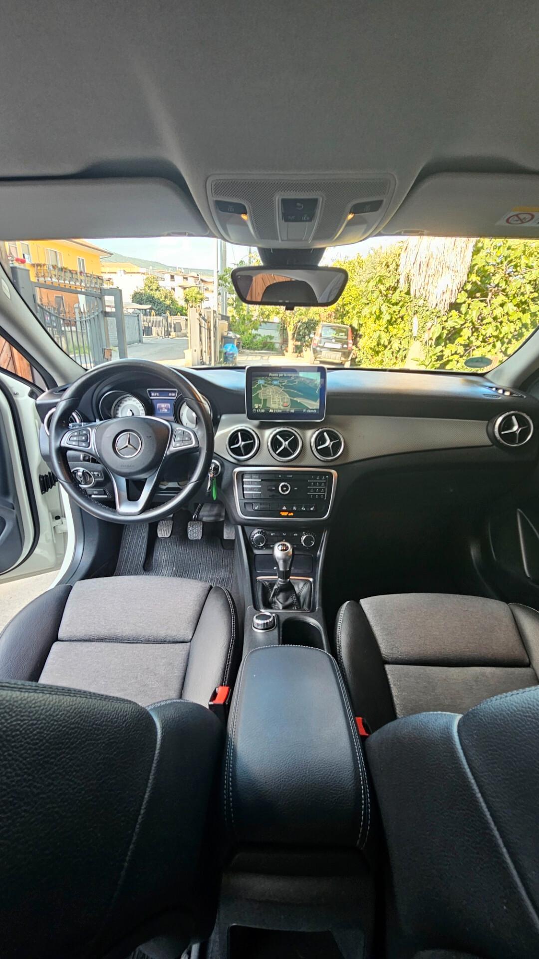 Mercedes-benz GLA 200 d Premium