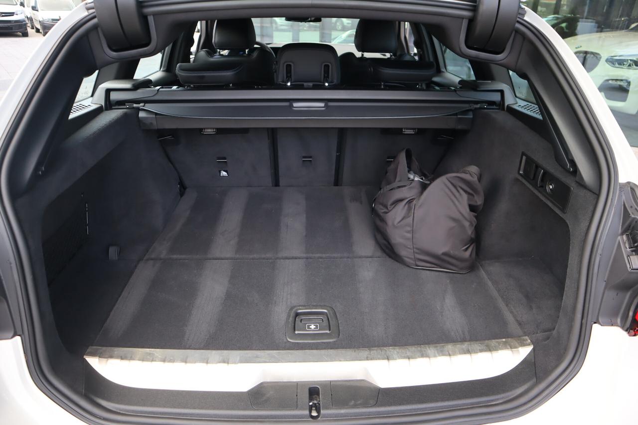 Bmw 330 330e xDrive Touring Msport PLUG IN HYBRIDO