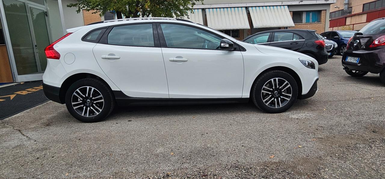 Volvo V40 Cross Country Solo 30.000 km