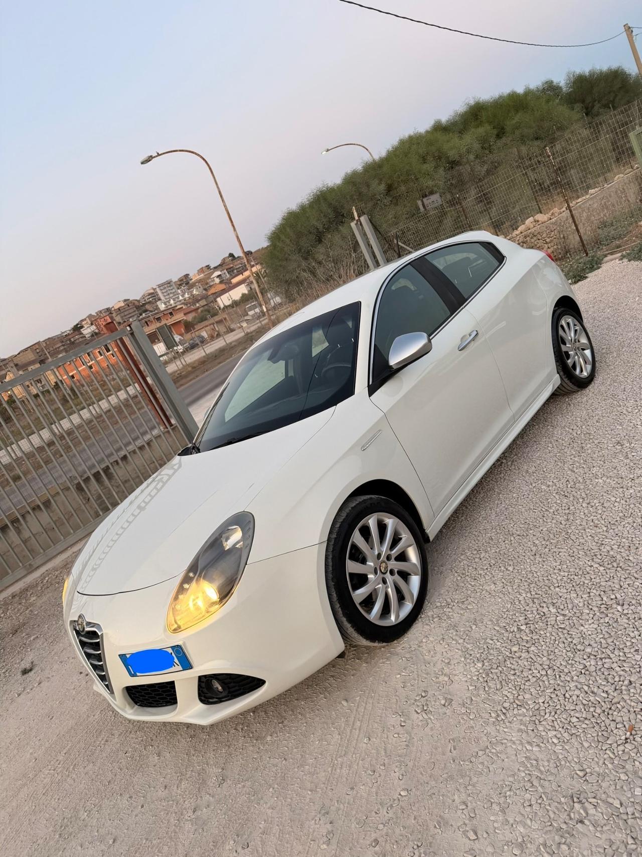 Alfa Romeo Giulietta 1.6 JTDm-2 105 CV modello sport 2011