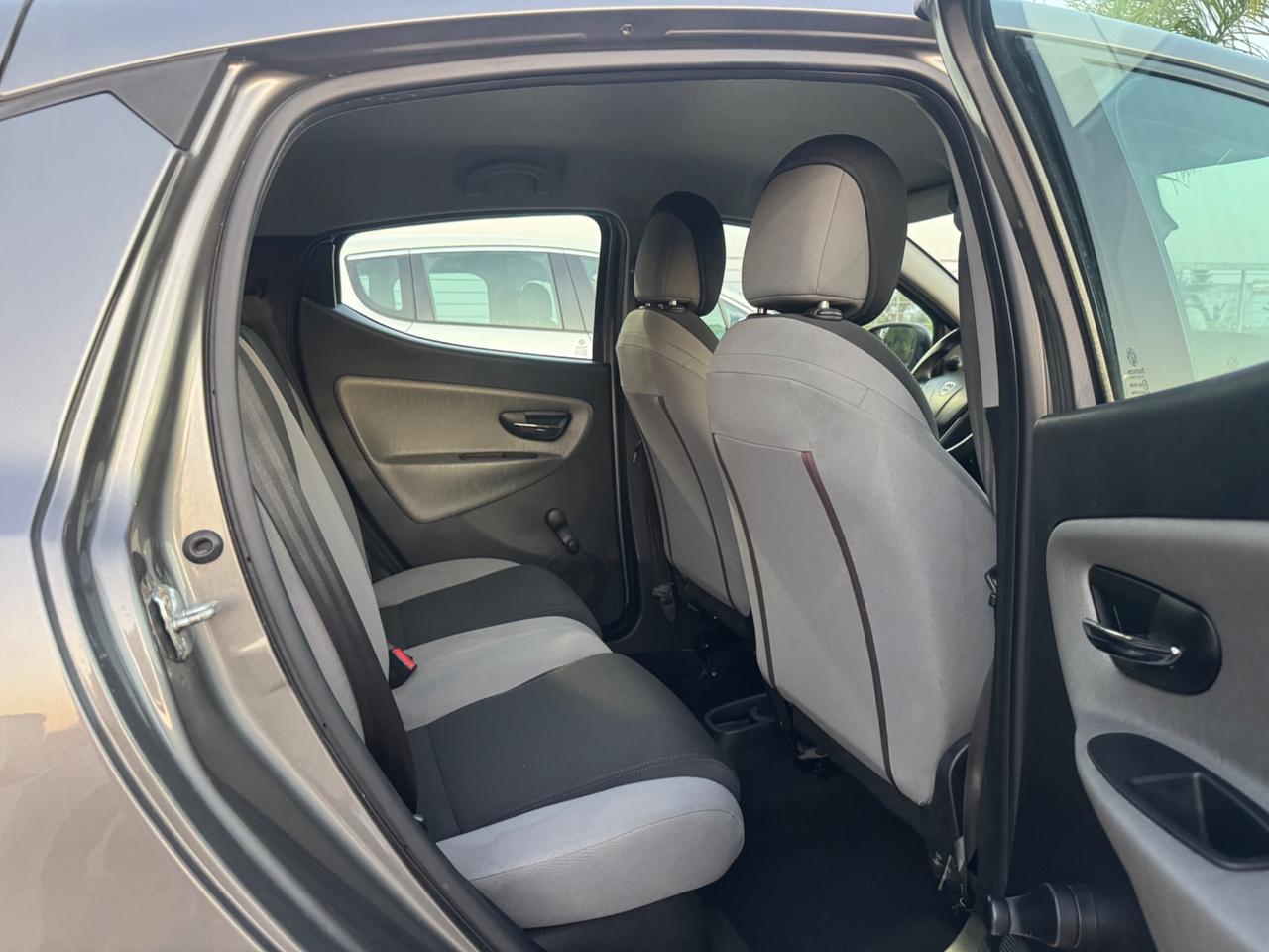 Lancia Ypsilon 1.2 69 CV 5 porte S&S Gold