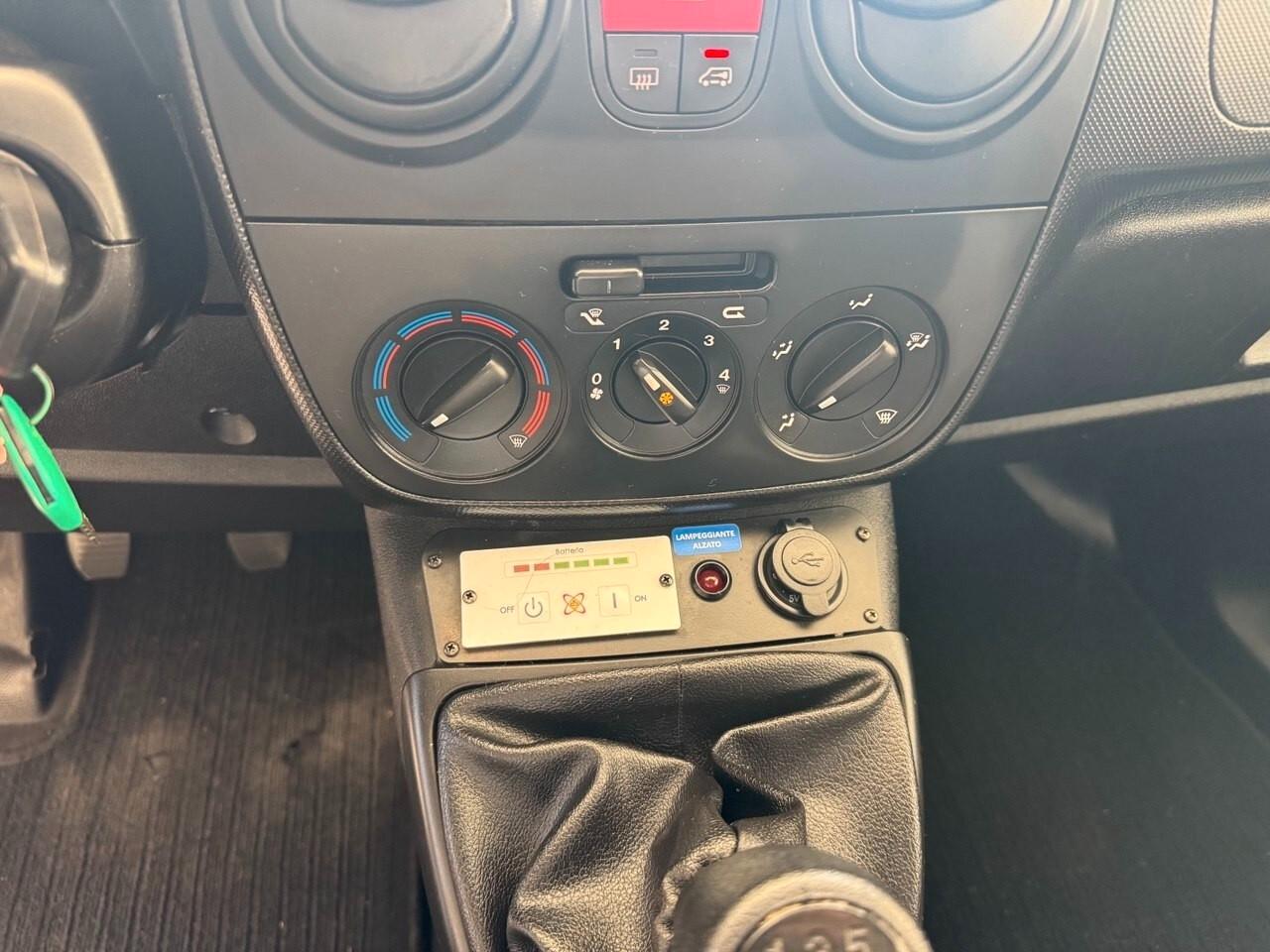 Fiat Fiorino 1.3 MJT 95CV Combinato Adventure M1