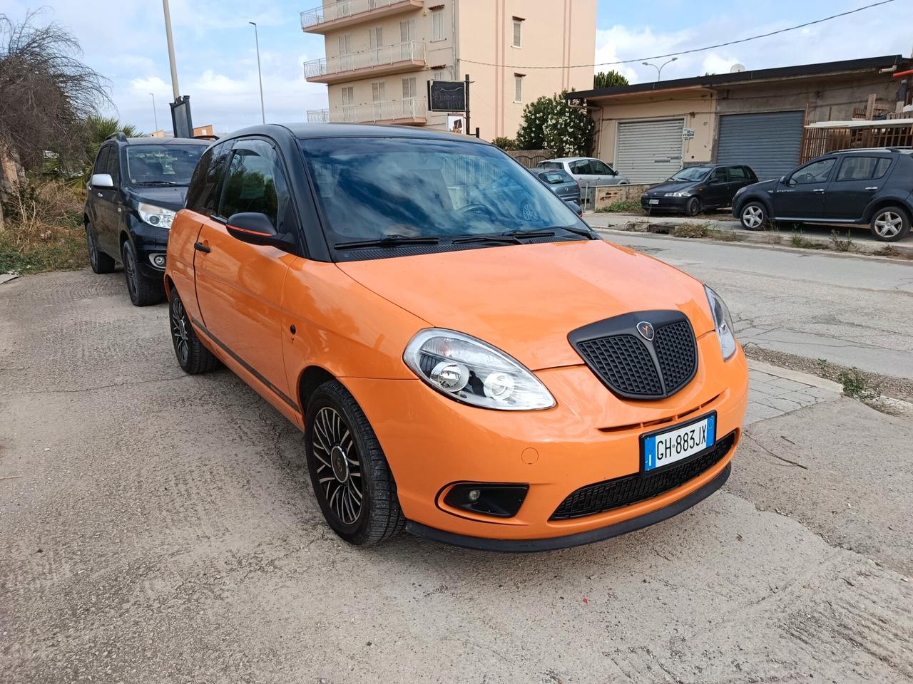 Lancia Ypsilon 1.3 MJT 70 CV Momo Design