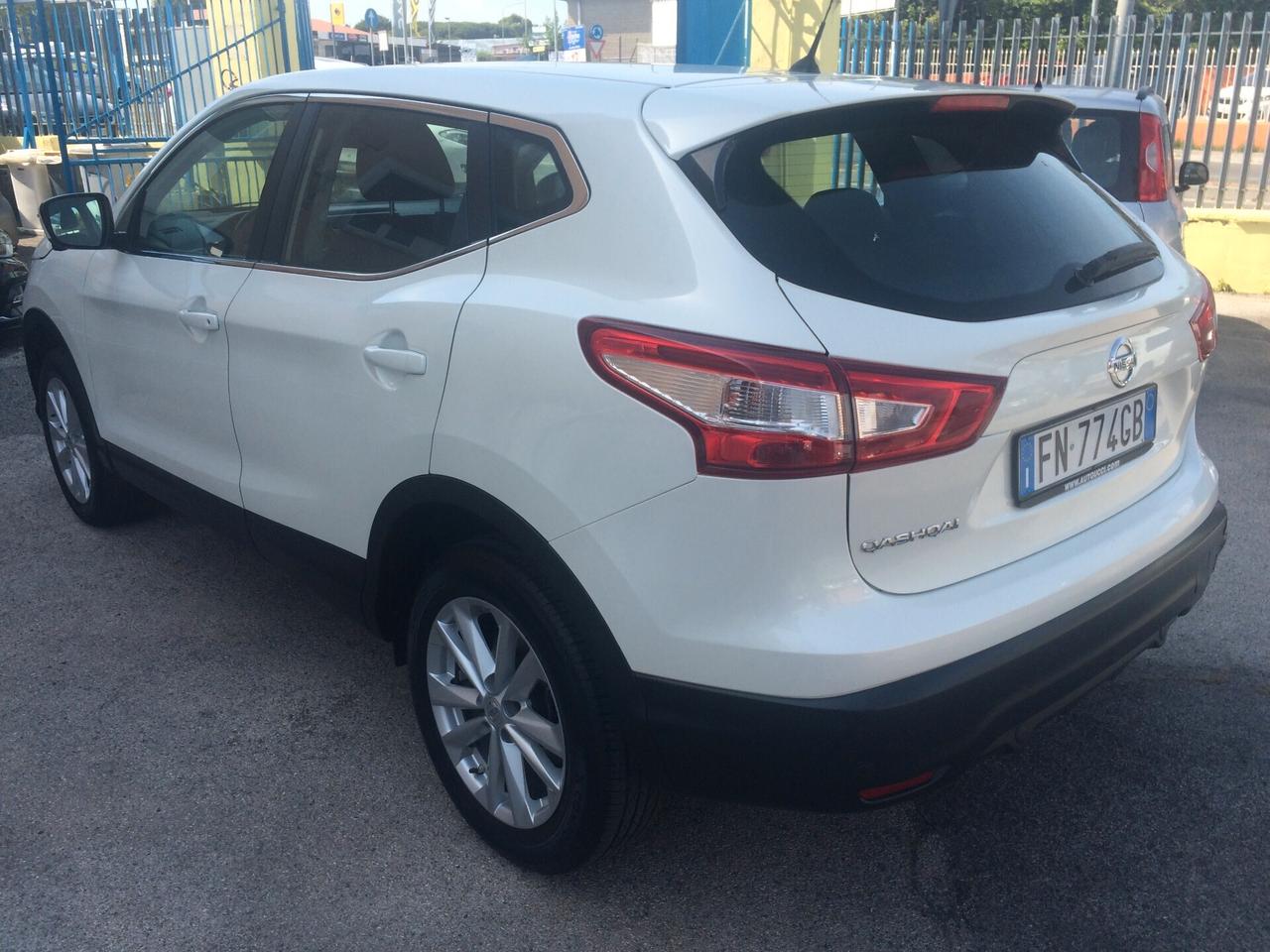 Nissan Qashqai 1.5 dCi N-Connecta taglaindata con garanzia 12 mesi cambio e motore !