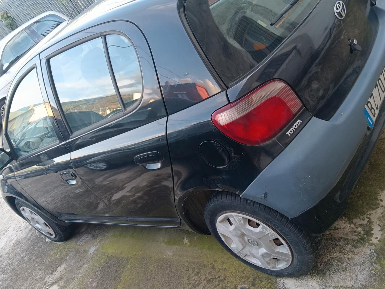 Toyota Yaris 1.0i 16V cat 5 porte Sol