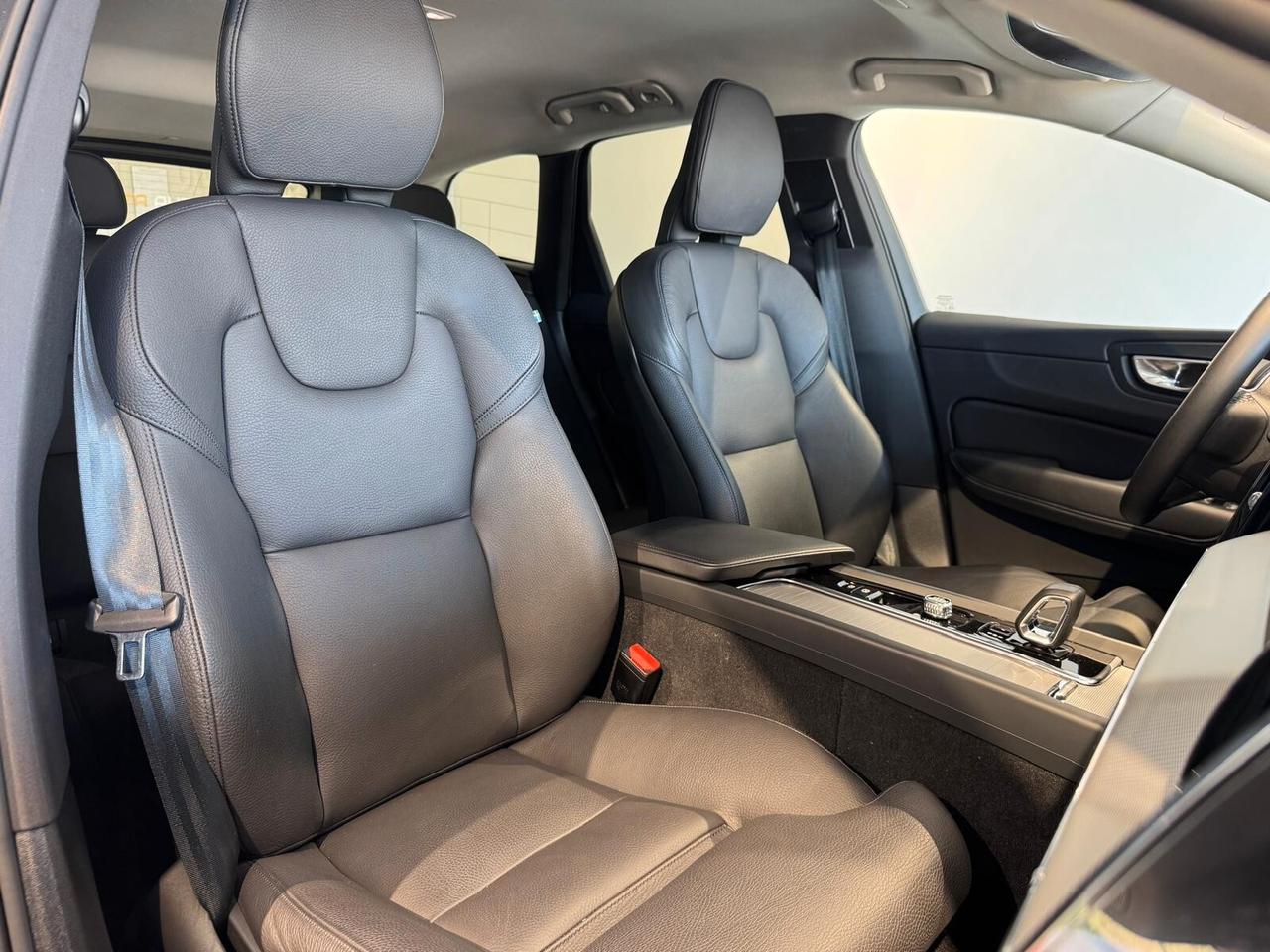 Volvo XC 60 XC60 B4 (d) AWD automatico Plus Dark