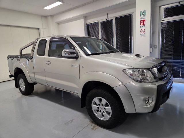 TOYOTA Hilux 2.5 D-4D 4WD Extra Cab UNICOPROPIETARIO