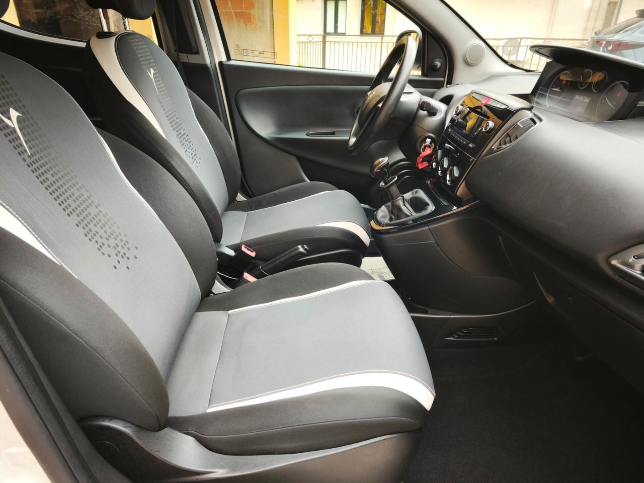 Lancia Ypsilon 1.2 Benzina - GPL