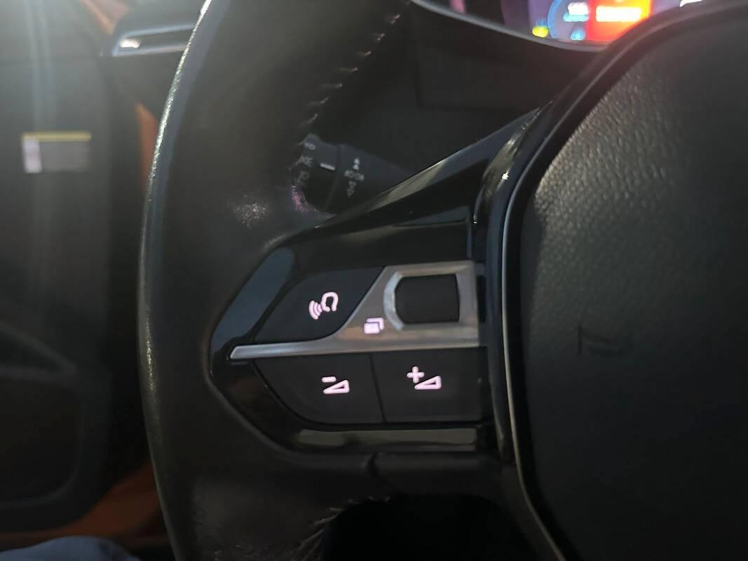 Peugeot 2008 1.5 bluehdi Allure Navi Pack s&s 100cv