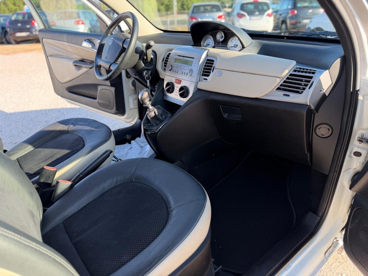 Lancia Ypsilon 1.2 Platino Bicolore