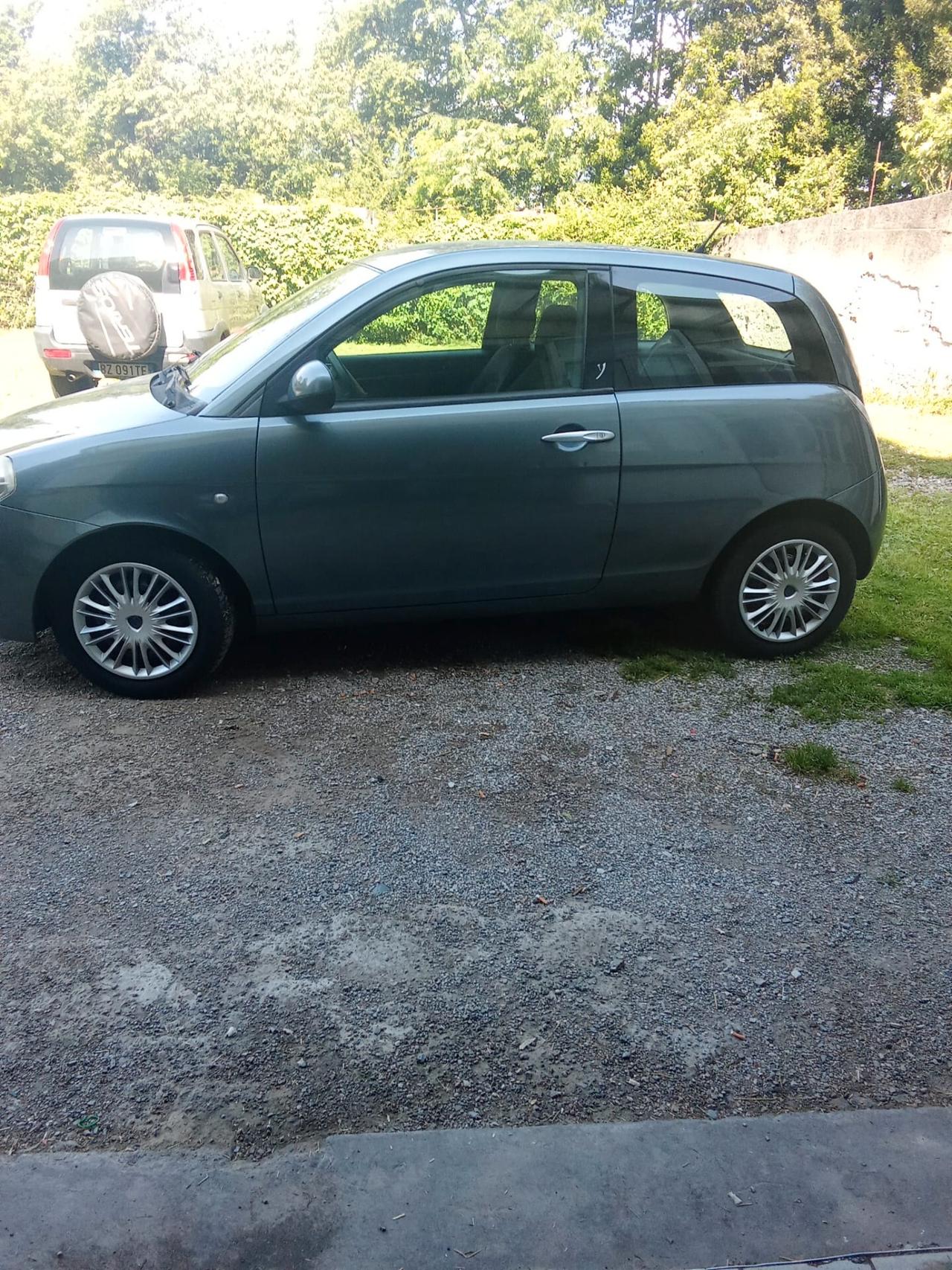 Lancia Ypsilon 1242 oro