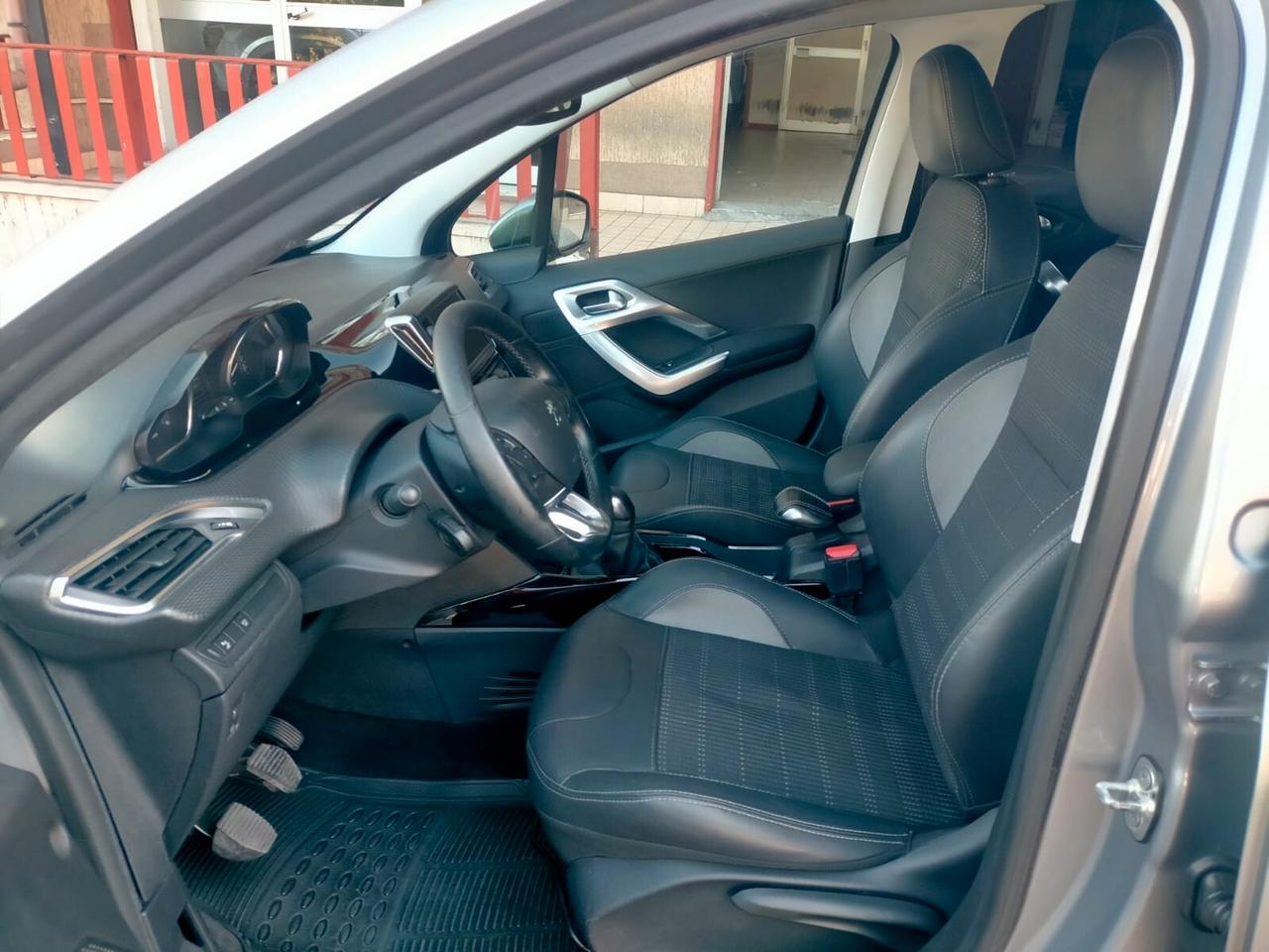 Peugeot 2008 BlueHDi 100 S&S Black Matt