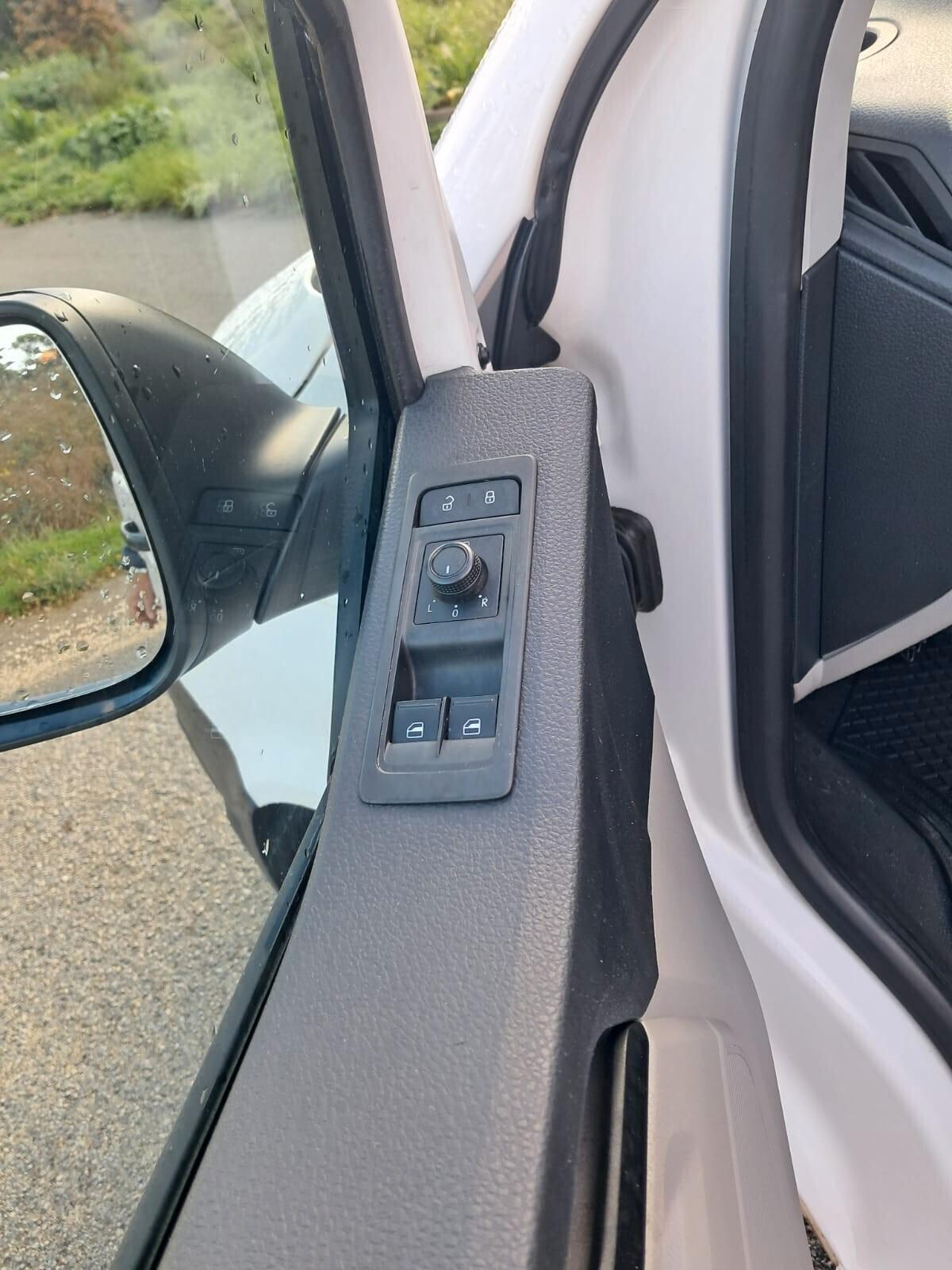 Volkswagen Caravelle 2.0 TDI DSG 9 posti (Iva Esposta)