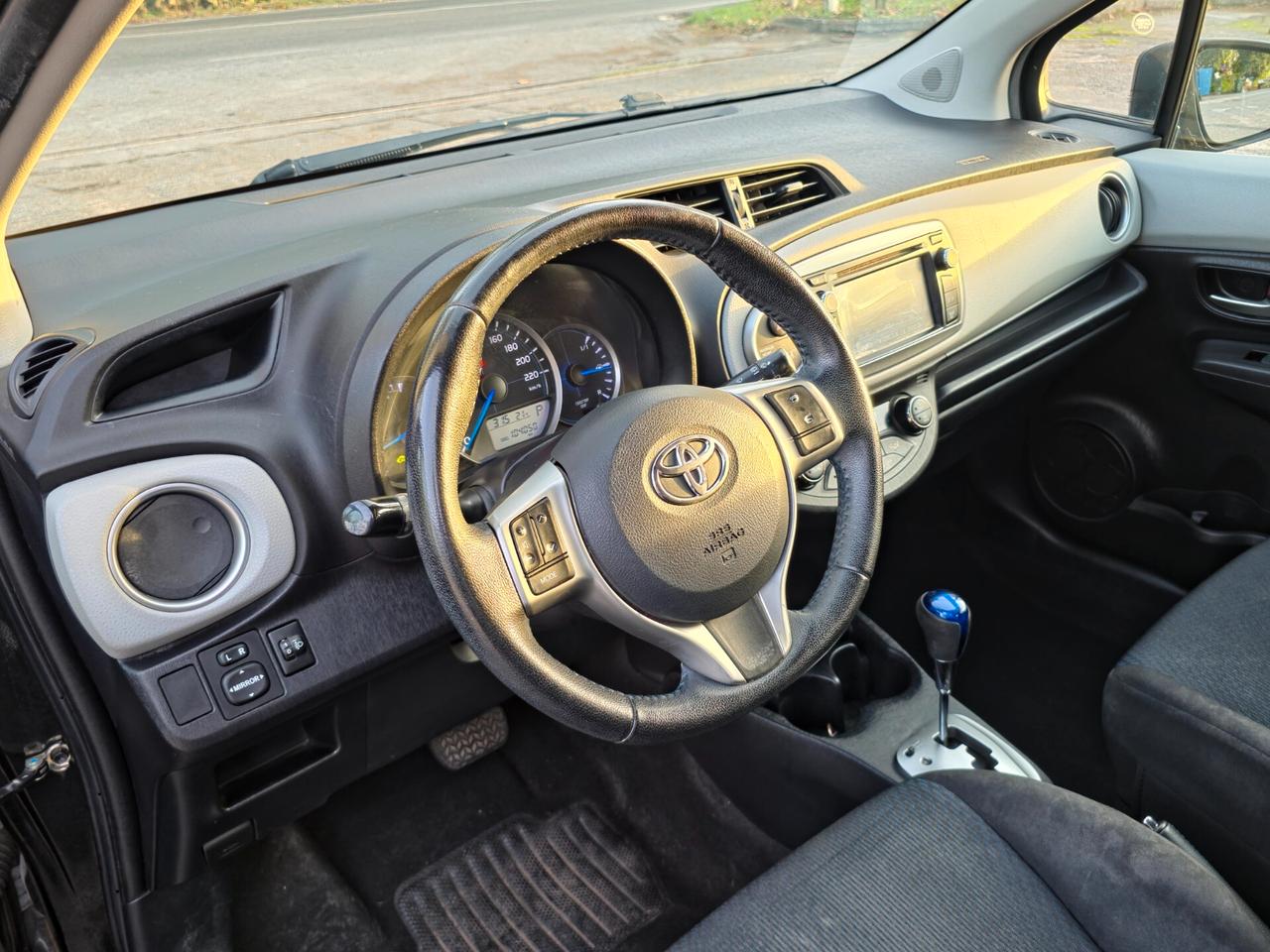 Toyota Yaris 1.5 Hybrid 5 porte Lounge E5B Automatico NEO 2014