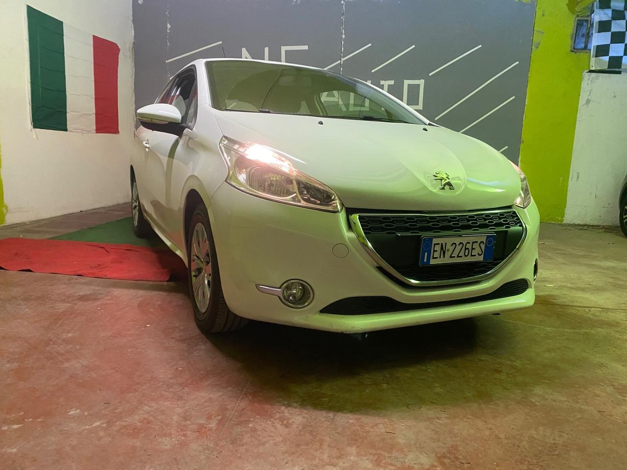 Peugeot 208 1.4 HDi 68 CV 3 porte Allure