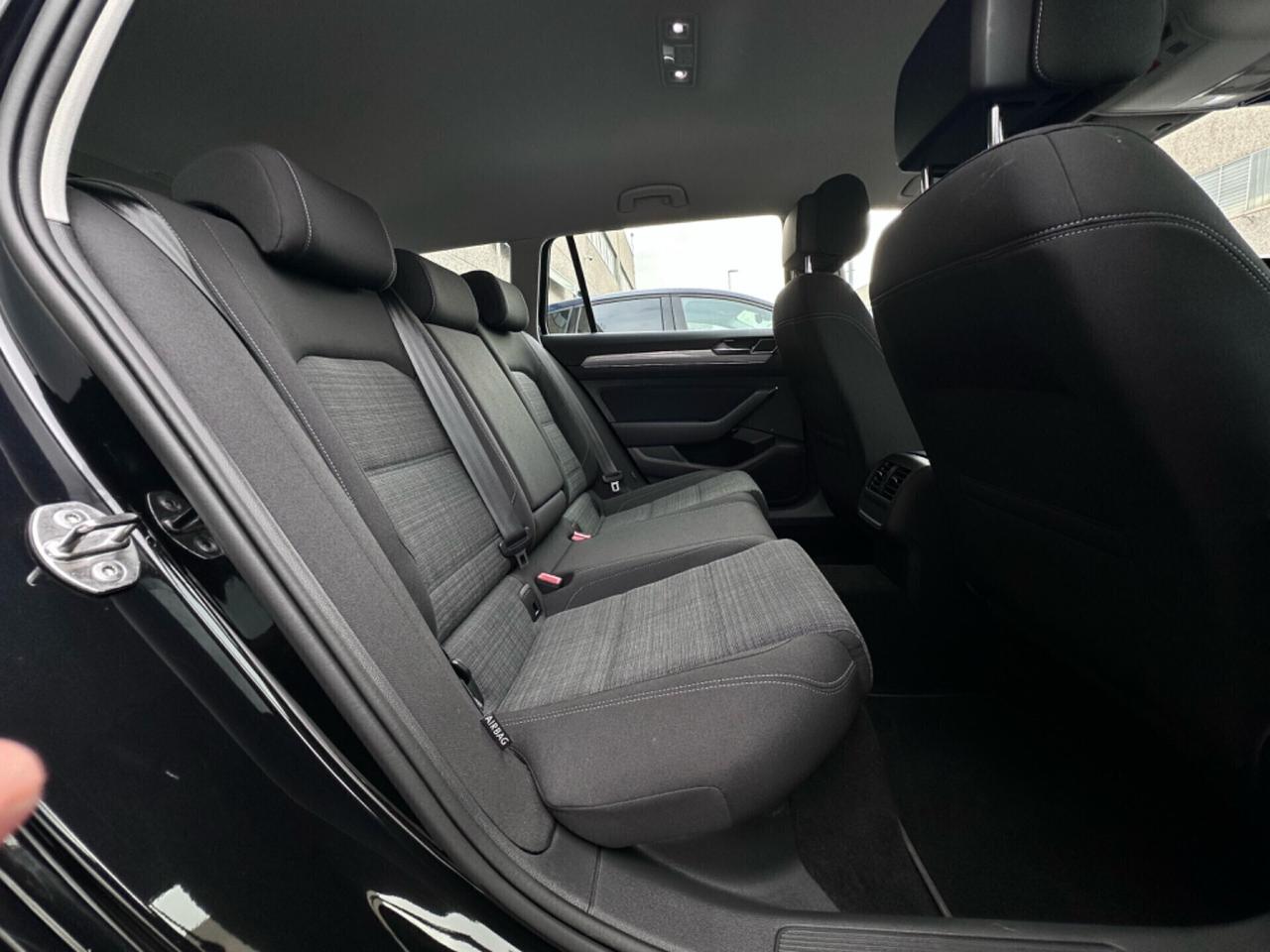 VOLKSWAGEN PASSAT 8 1.6 TDI SCR DSG BMT