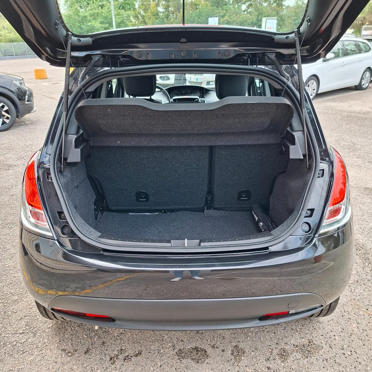 Lancia Ypsilon 1.0 Bz 70 Cv Hybrid Gold +