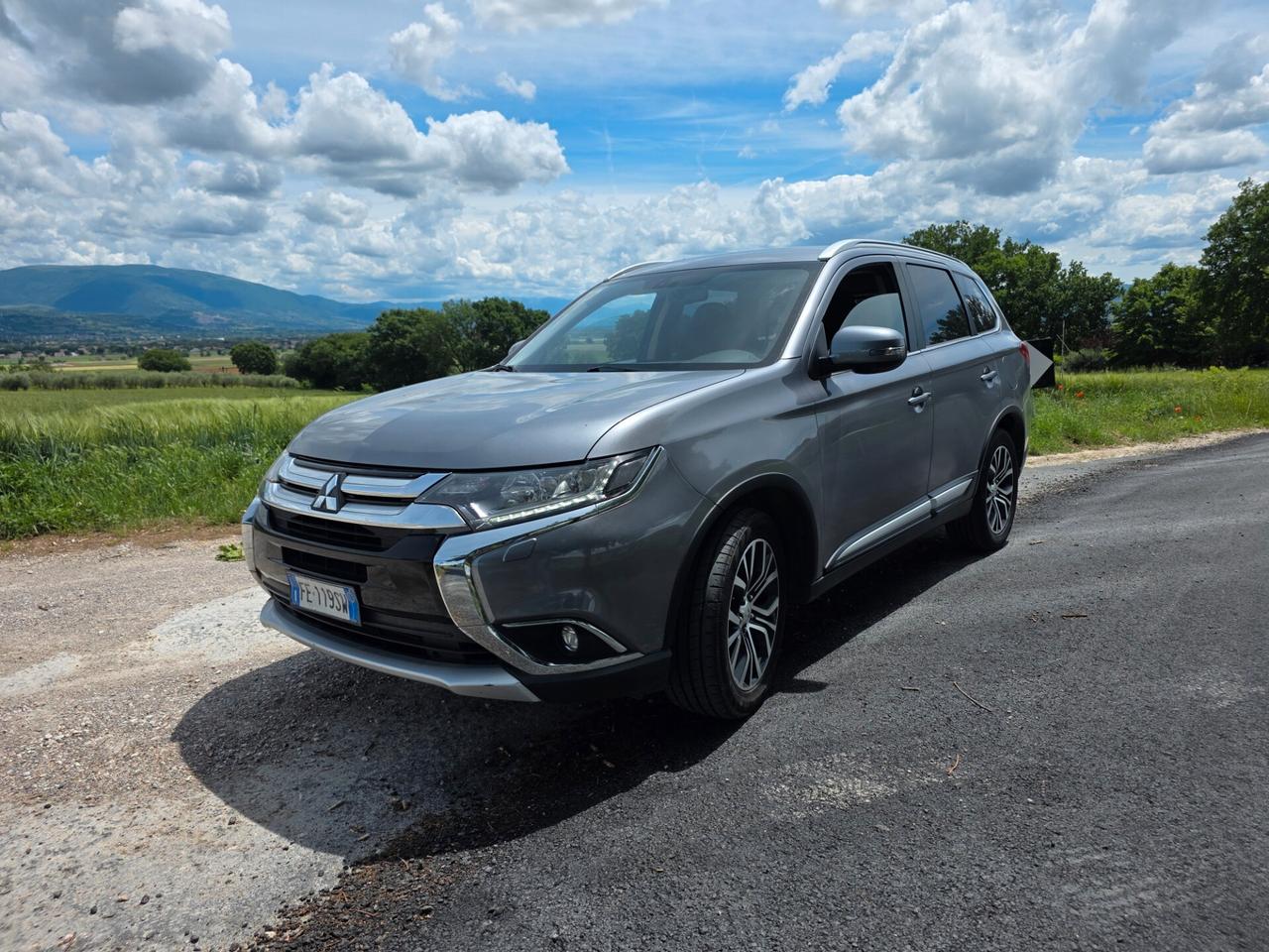 Mitsubishi Outlander 2.2 DI-D 4WD Instyle 7p."AUTOCARRO 4 POSTI"