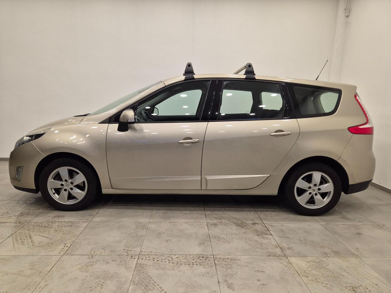 Renault Scenic 1.9 dci Dynamique TomTom 7 POSTI - NEOPATENTATI - Cam - Cruise/Lim