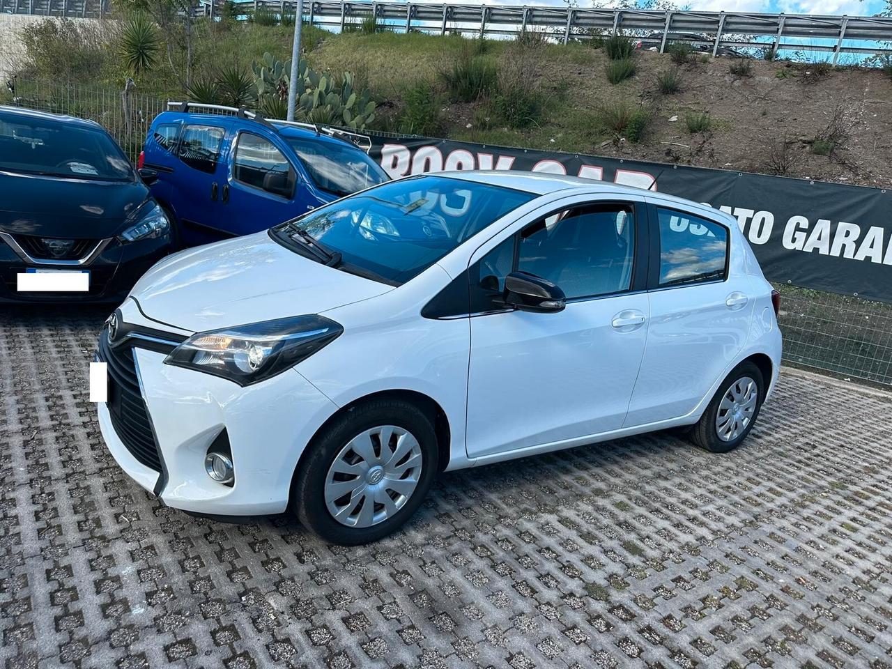 Toyota Yaris 1.3 5 porte Lounge-03/2015