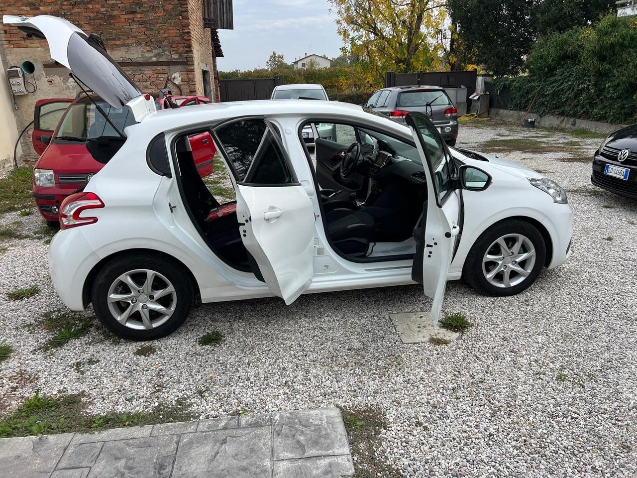 Peugeot 208 1.6 e-HDi 92 CV Stop&Start 5 porte Allure