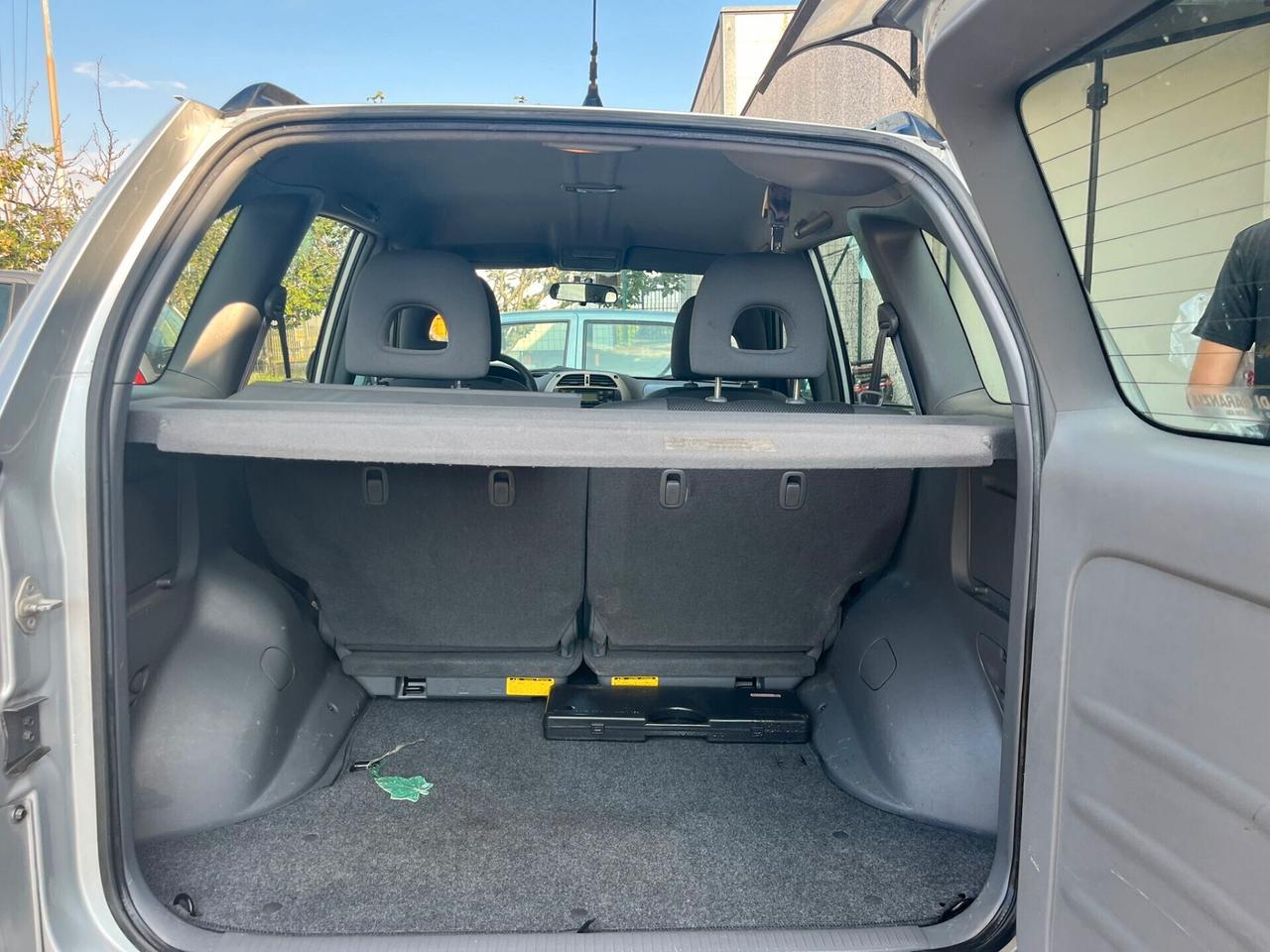 Toyota RAV 4 2.0 16V BENZ 5 porte Sol