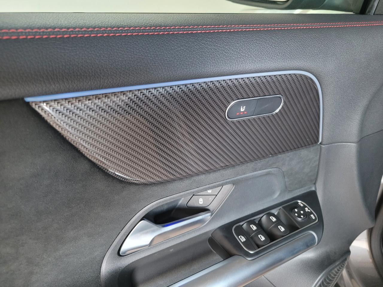 Mercedes-benz GLA 200 d AMG Line 8G-DCT LUCI AMBIENTE KEYLESS NAV