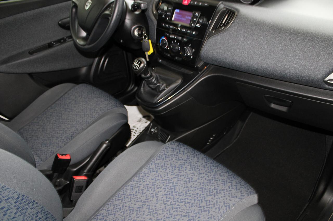 Lancia Ypsilon 1.0 FireFly 5 porte S&S Hybrid Ecochic Silver