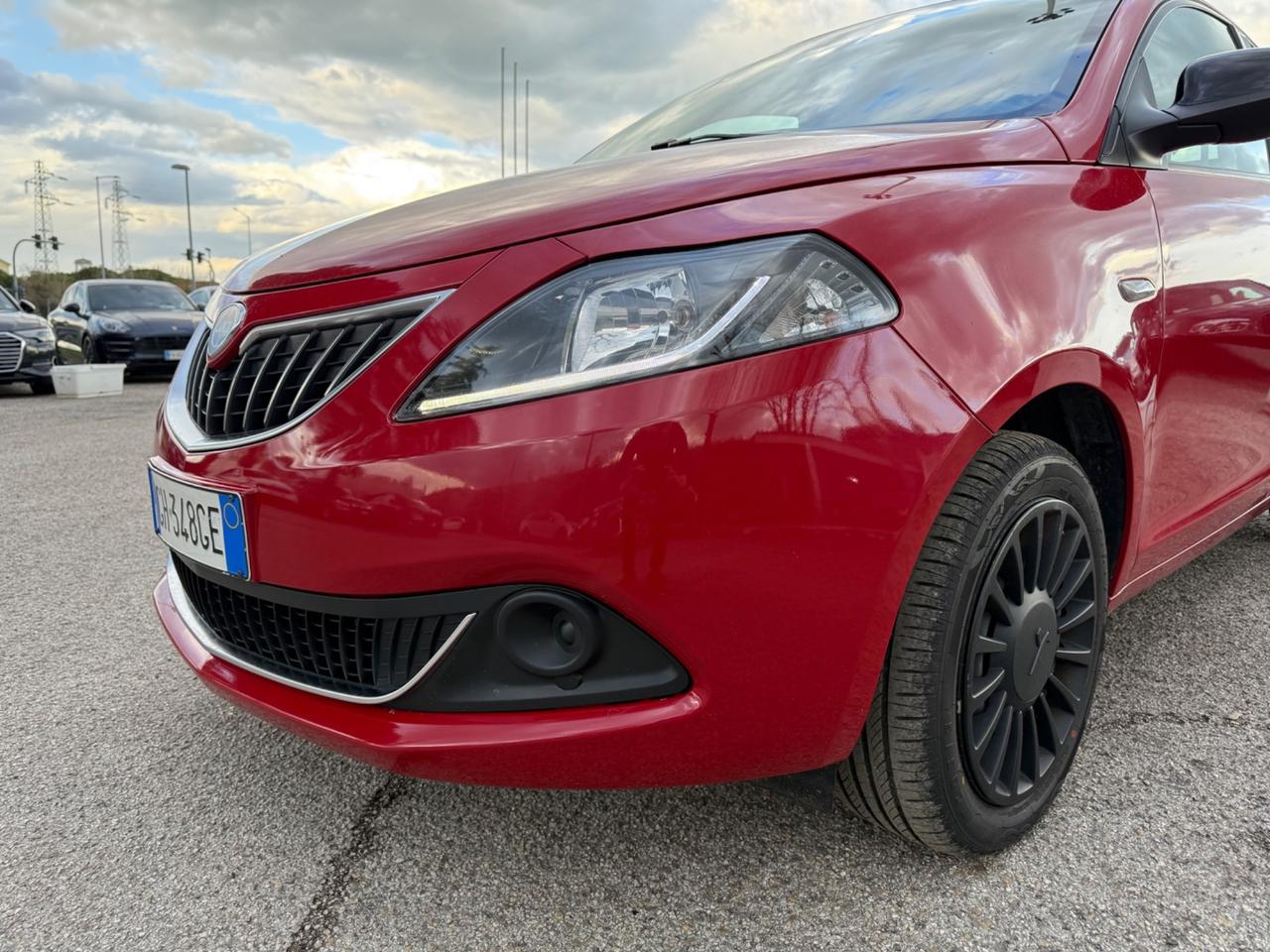 Lancia Ypsilon 1.0 FireFly 5 porte S&S Hybrid Ecochic Silver