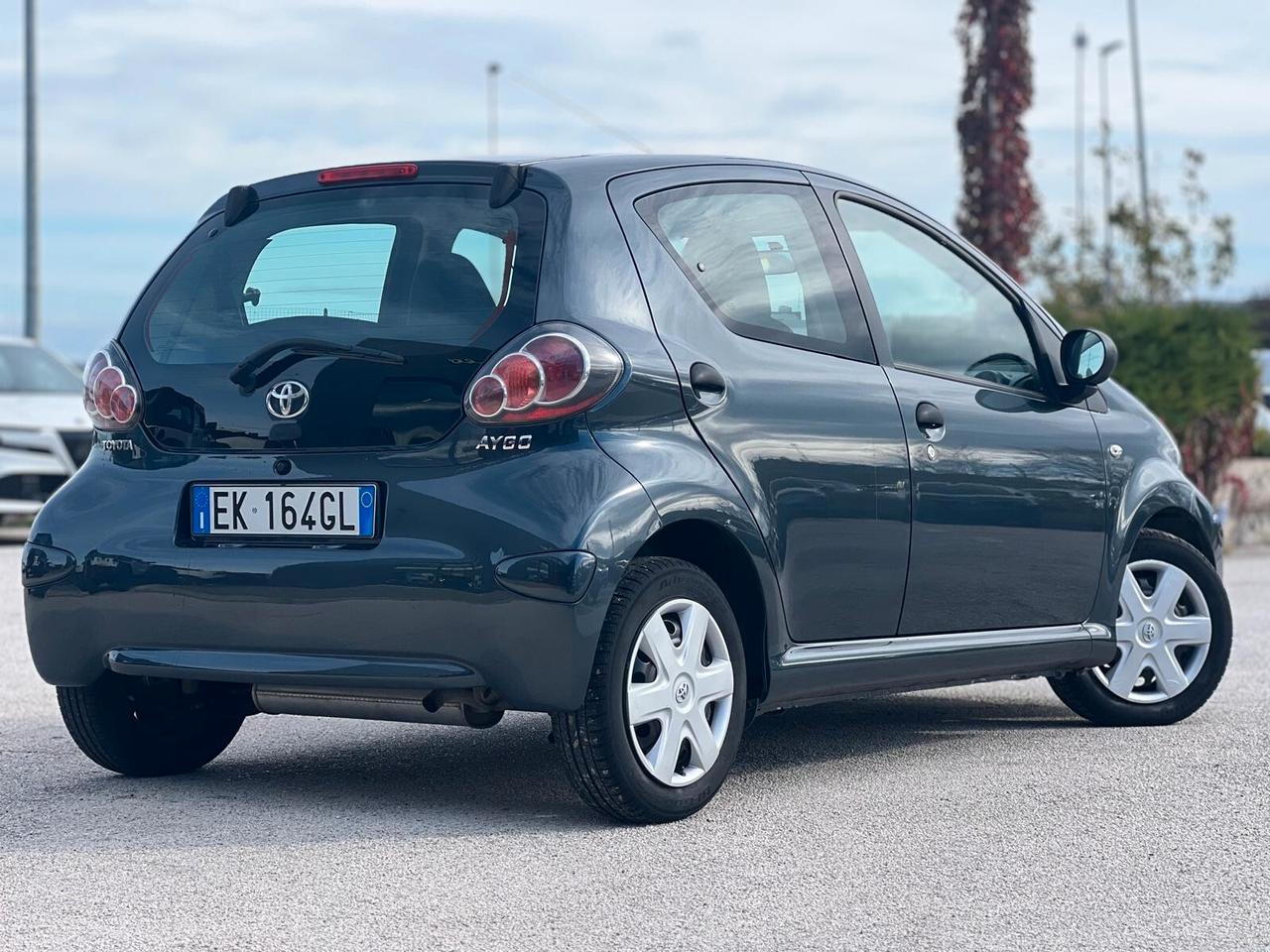 Toyota Aygo 1.0 12V VVT-i 5 porte Now Connect