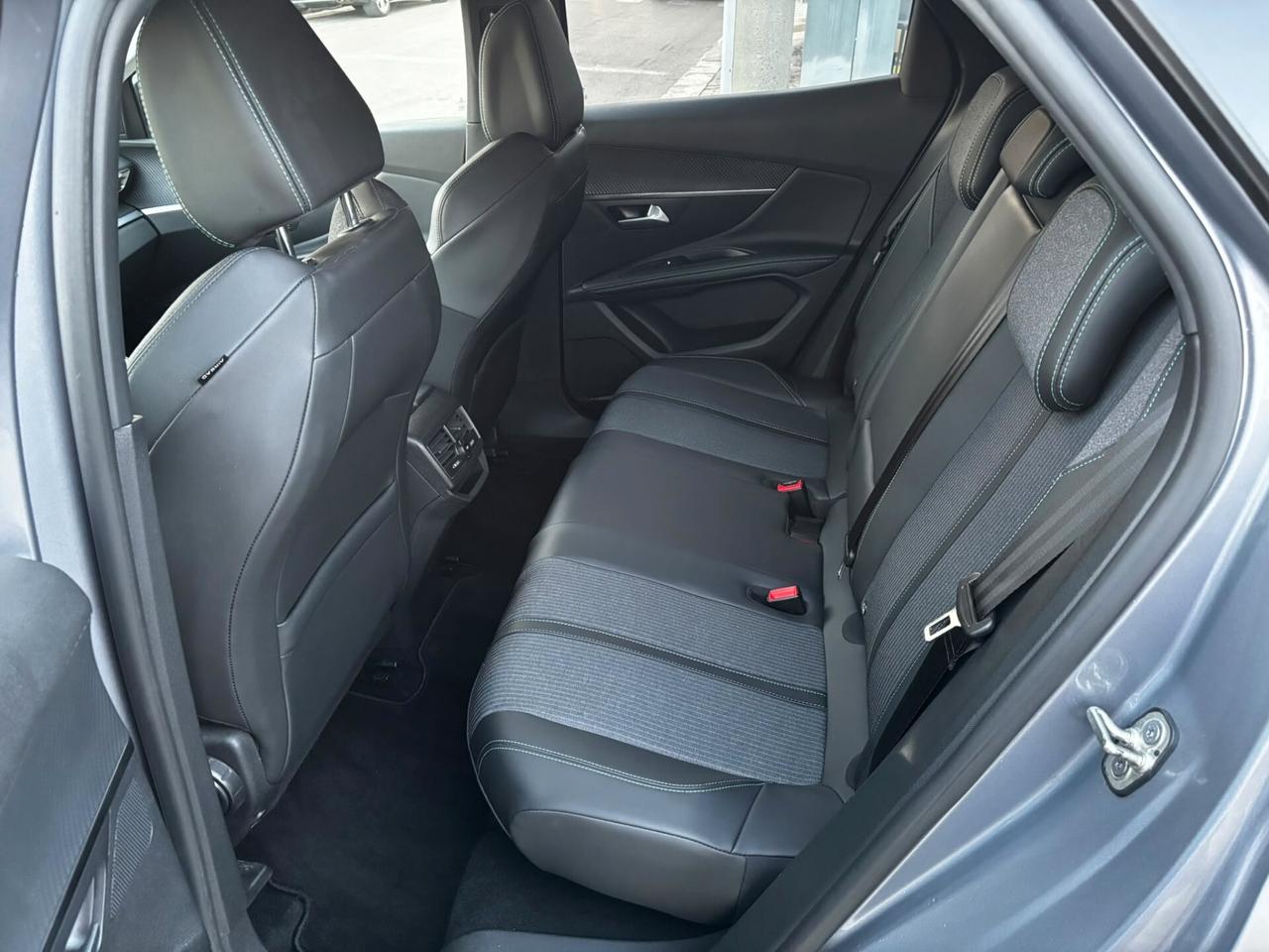 Peugeot 3008 1.5 HDi 130cv EAT8 Allure - 2022